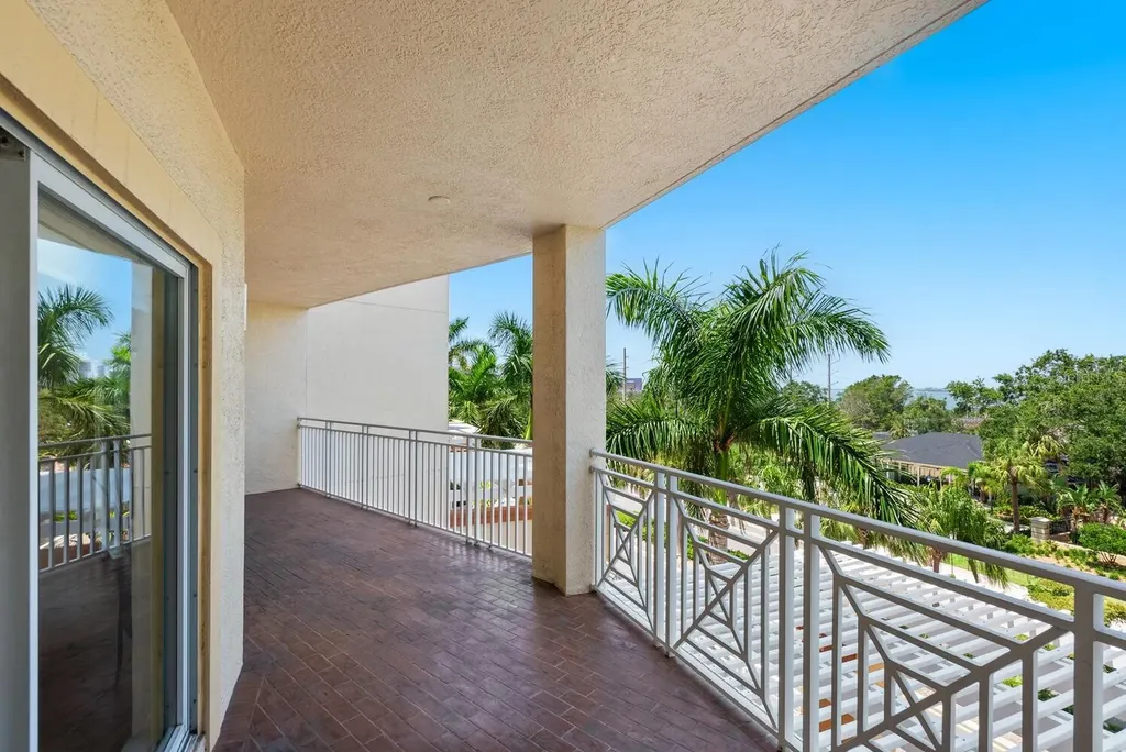 1188 N Tamiami Trail Sarasota FL 34236