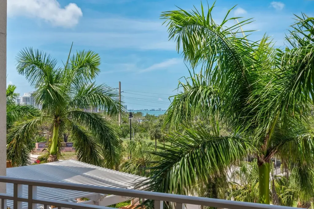 1188 N Tamiami Trail Sarasota FL 34236