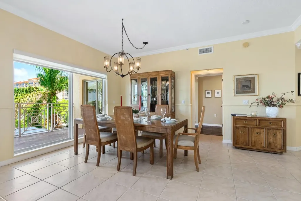 1188 N Tamiami Trail Sarasota FL 34236