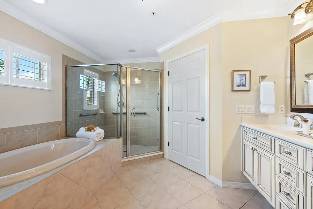 1188 N Tamiami Trail Sarasota FL 34236