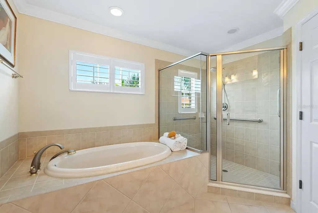 1188 N Tamiami Trail Sarasota FL 34236