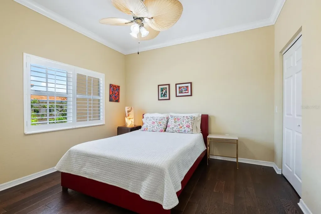 1188 N Tamiami Trail Sarasota FL 34236