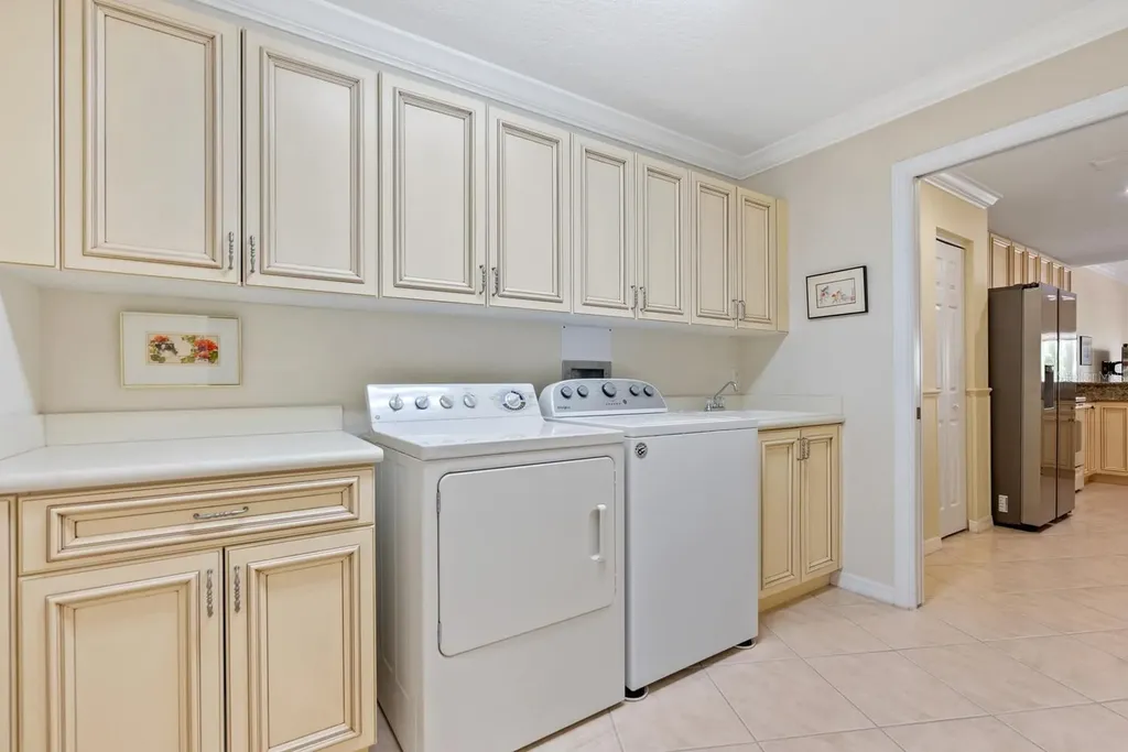 1188 N Tamiami Trail Sarasota FL 34236