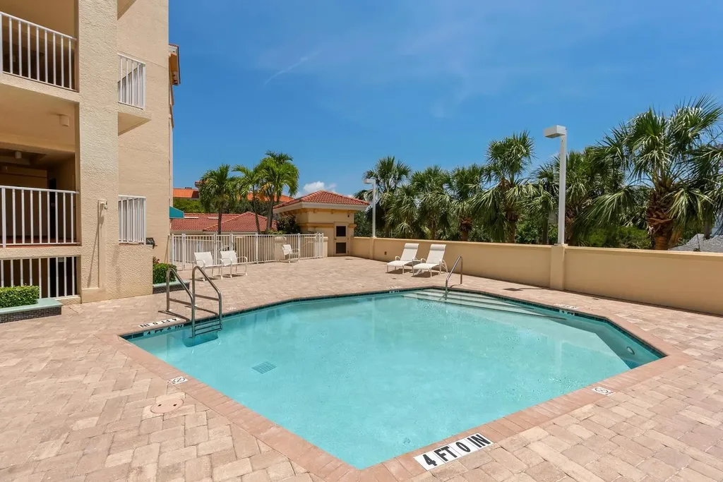 1188 N Tamiami Trail Sarasota FL 34236