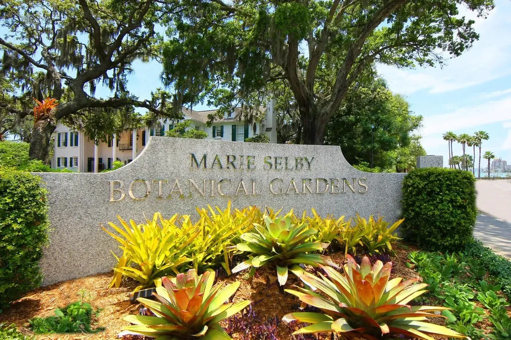 1188 N Tamiami Trail Sarasota FL 34236