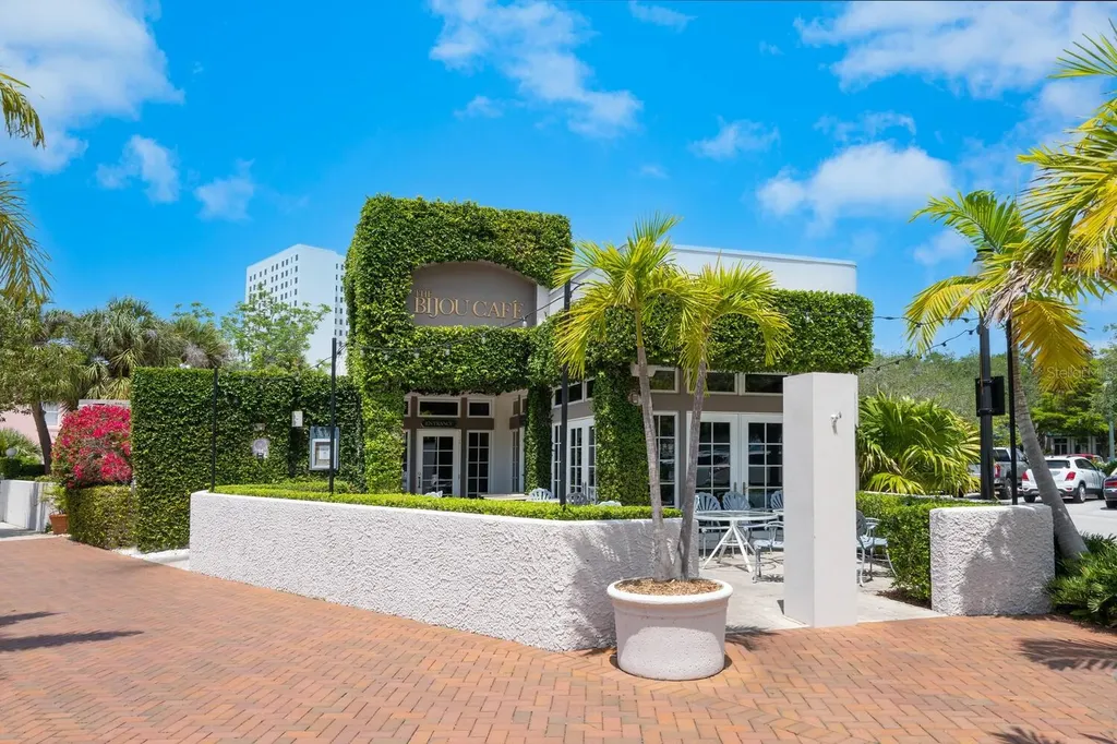 1188 N Tamiami Trail Sarasota FL 34236