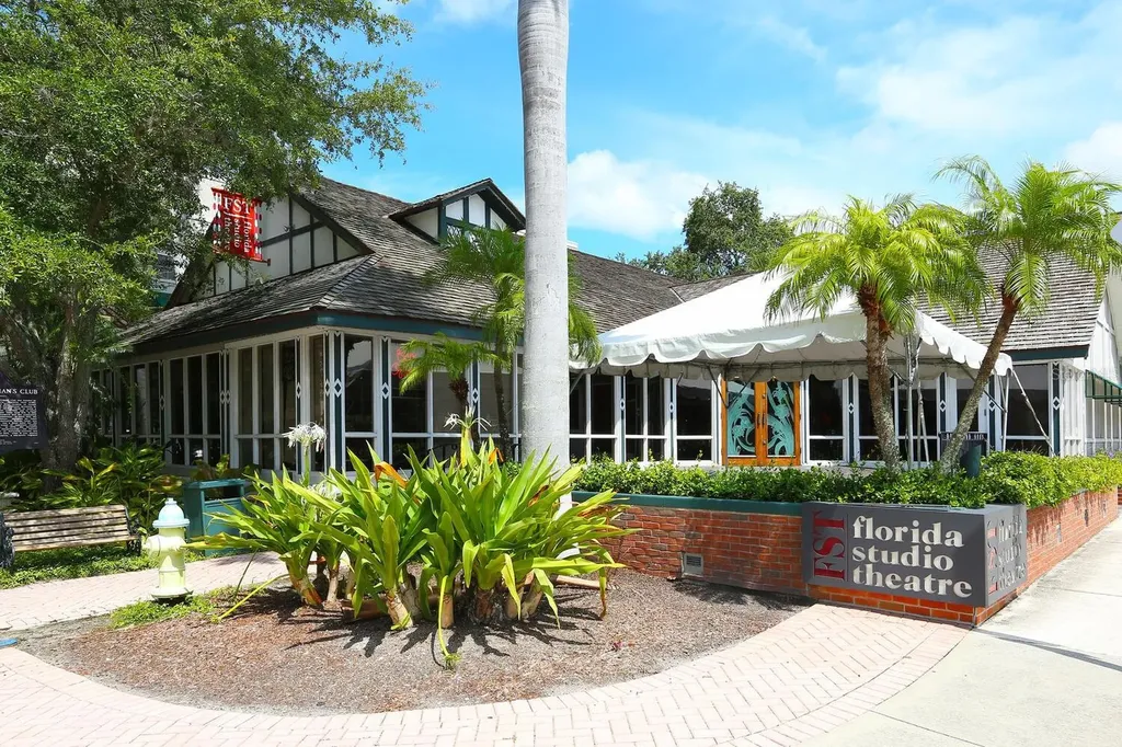1188 N Tamiami Trail Sarasota FL 34236