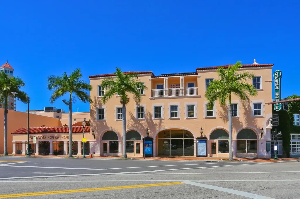 1188 N Tamiami Trail Sarasota FL 34236