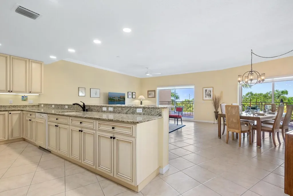 1188 N Tamiami Trail Sarasota FL 34236