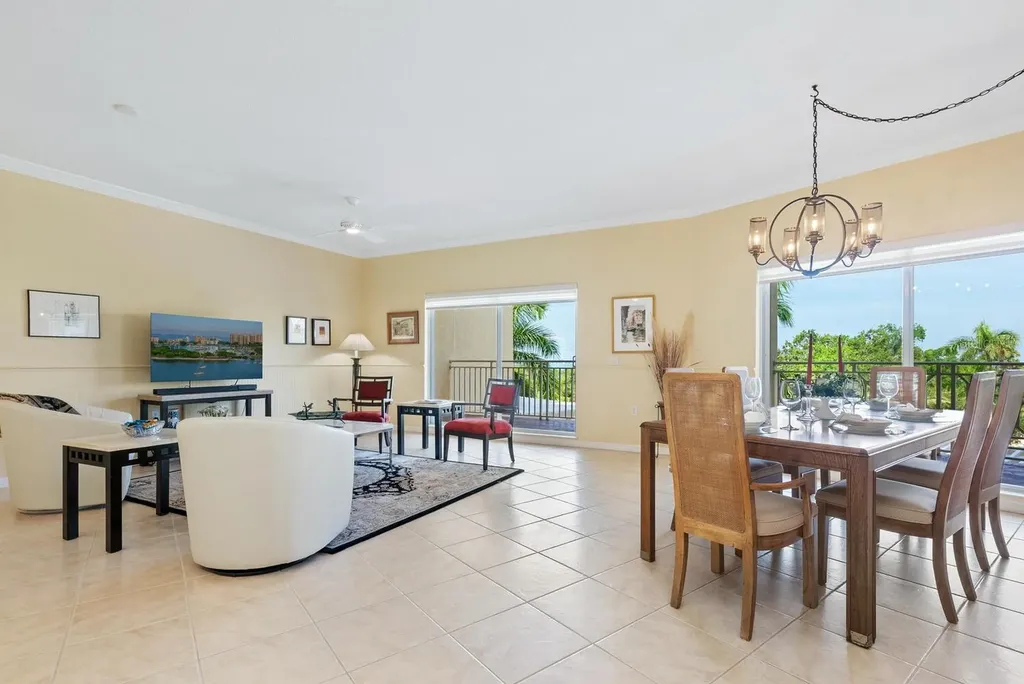 1188 N Tamiami Trail Sarasota FL 34236