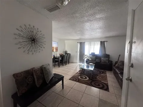 7210 N Manhattan Avenue Tampa FL 33614