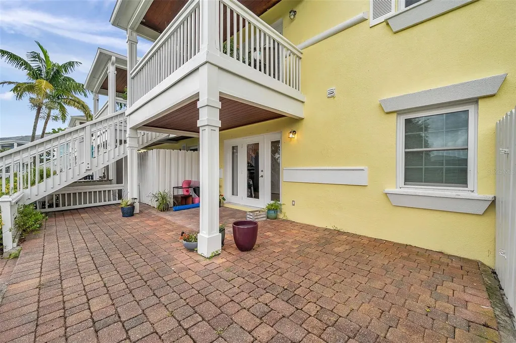 121 Seahorse Drive SE St Petersburg FL 33705