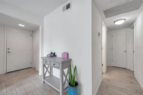 121 Seahorse Drive SE St Petersburg FL 33705