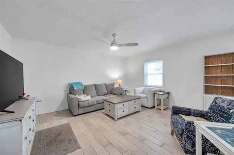 121 Seahorse Drive SE St Petersburg FL 33705