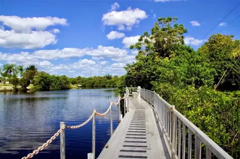 203 Estrada North Port FL 34287