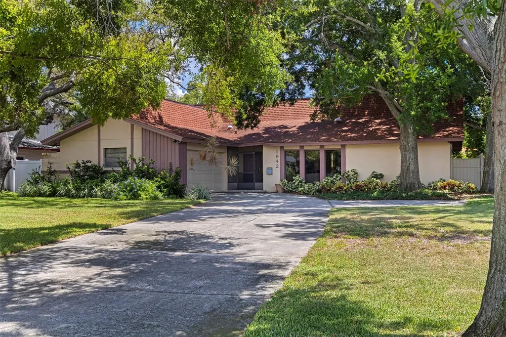 1942 Pinellas Point Drive S St Petersburg FL 33712