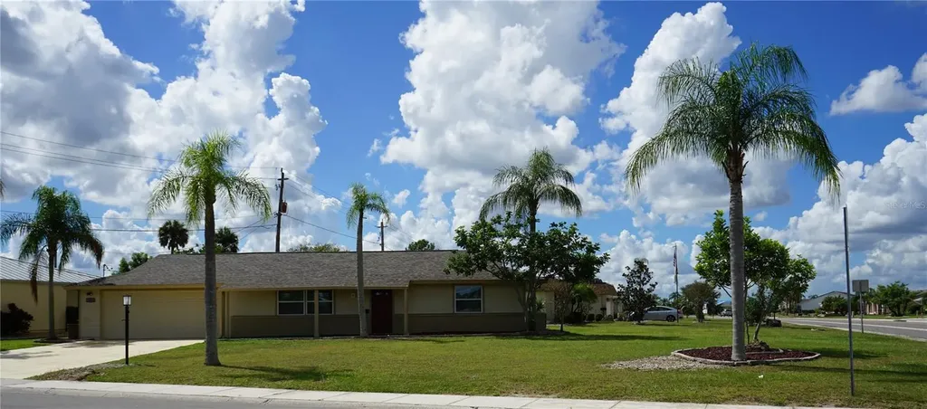1618 Cherry Hills Drive Sun City Center FL 33573