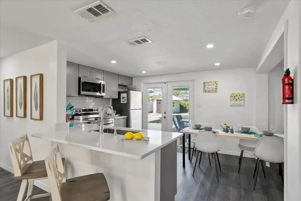 5332 Nutmeg Avenue Sarasota FL 34231