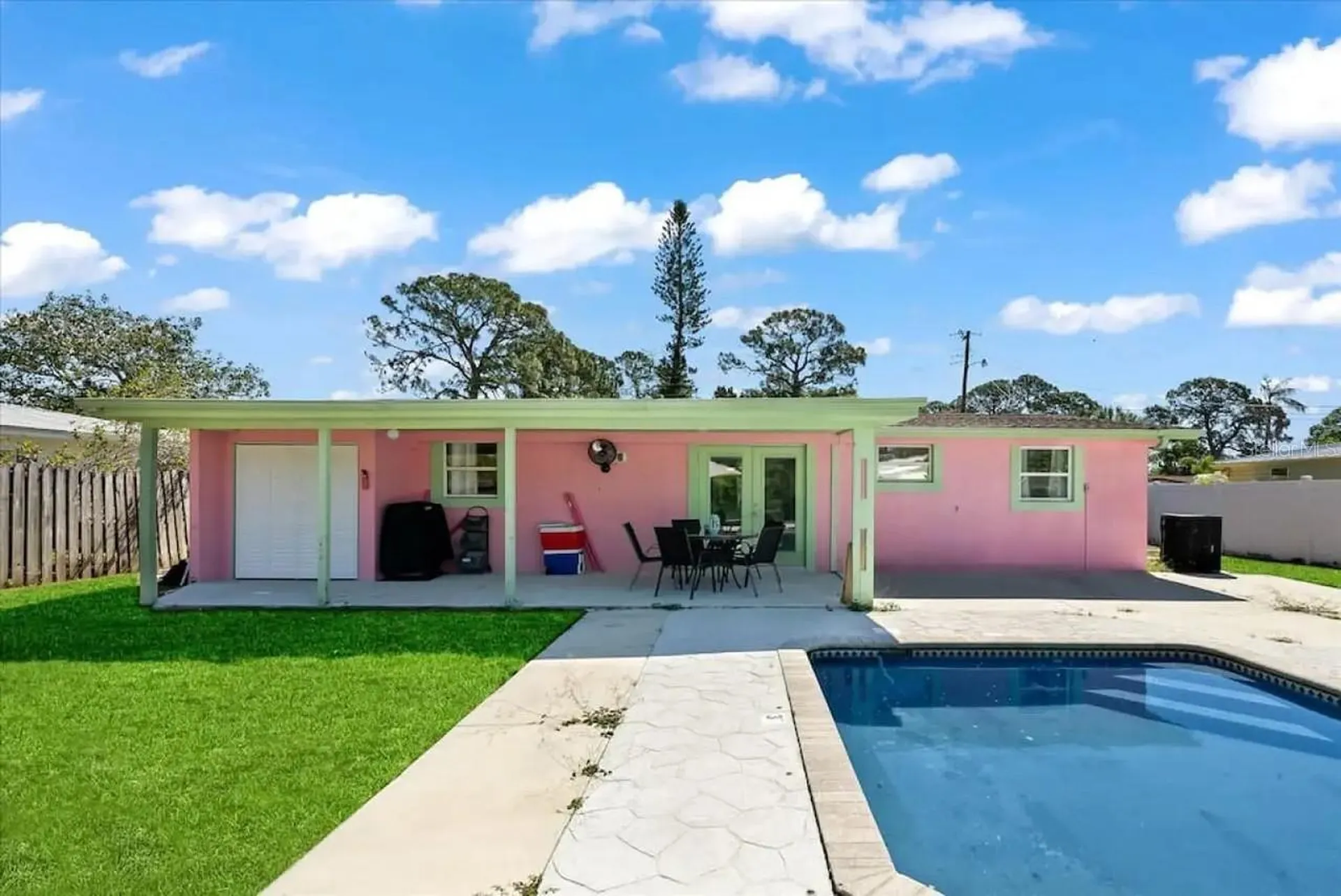 5332 Nutmeg Avenue Sarasota FL 34231