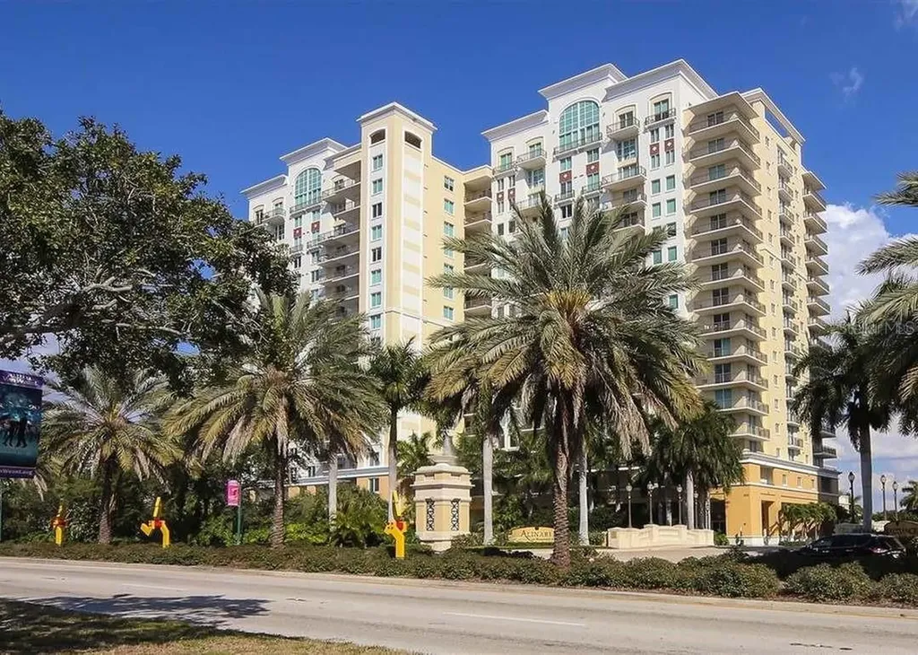800 N Tamiami Trail Sarasota FL 34236