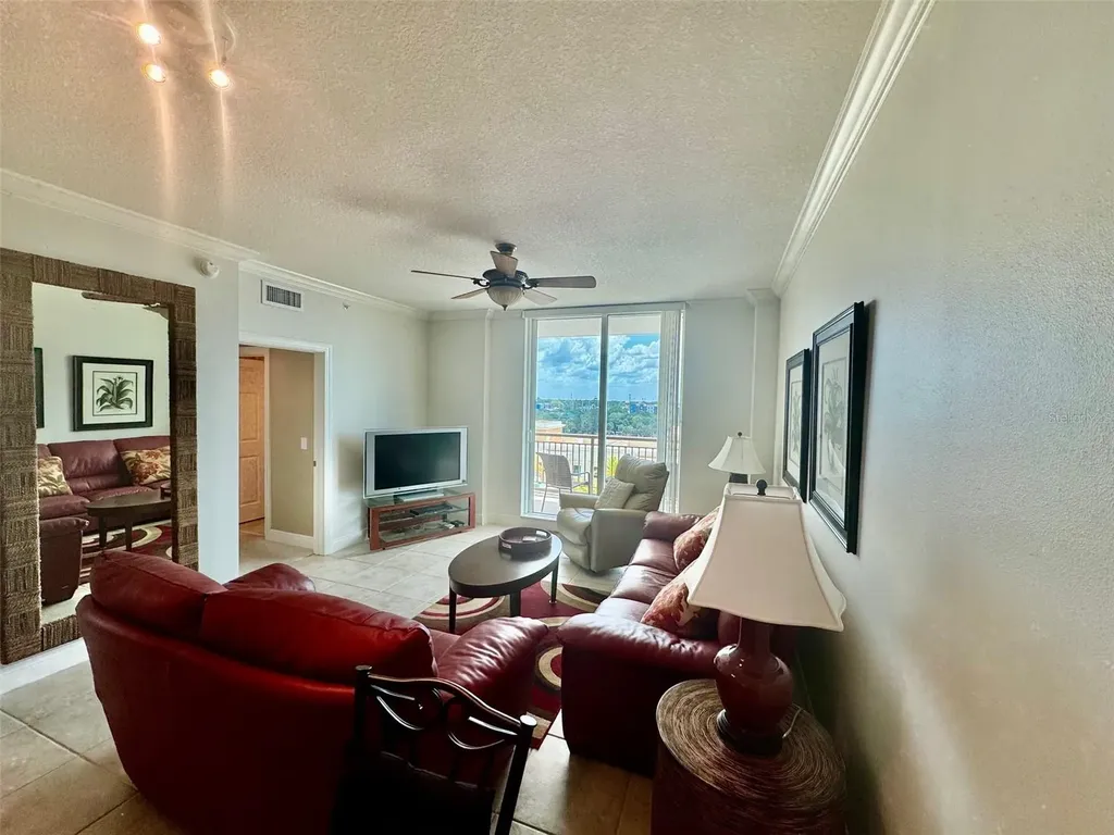 800 N Tamiami Trail Sarasota FL 34236