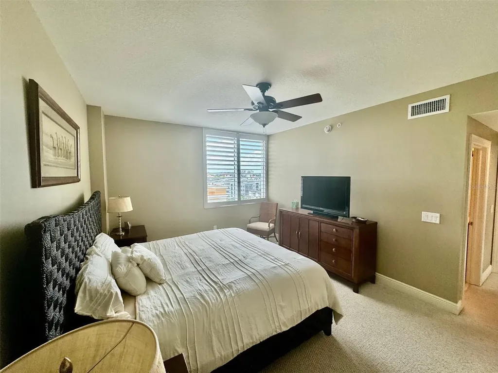 800 N Tamiami Trail Sarasota FL 34236