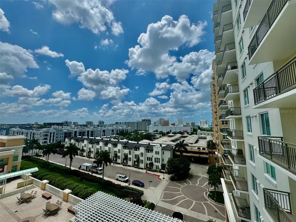800 N Tamiami Trail Sarasota FL 34236