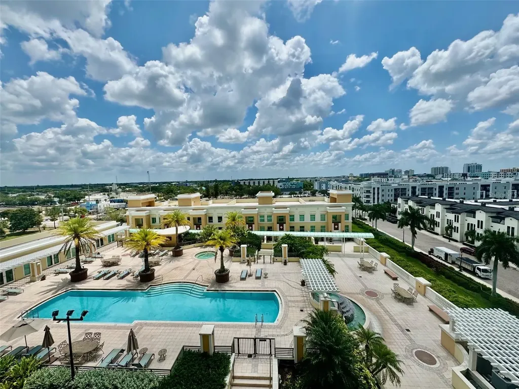 800 N Tamiami Trail Sarasota FL 34236
