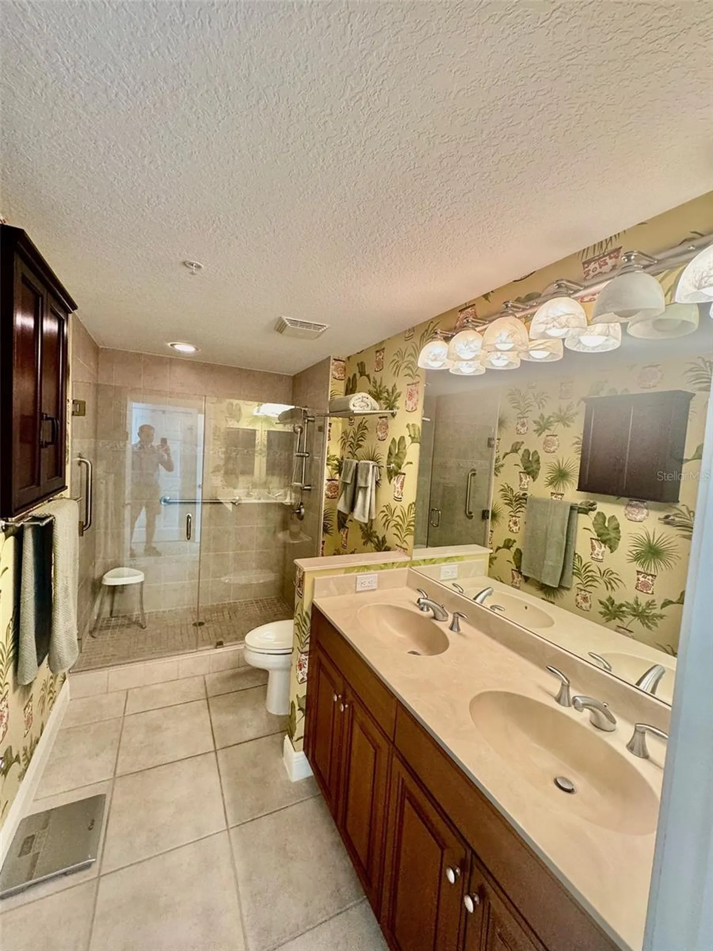 800 N Tamiami Trail Sarasota FL 34236