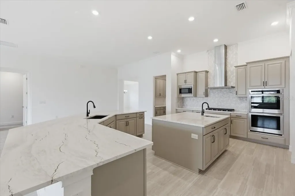 910 Signet Apollo Beach FL 33572