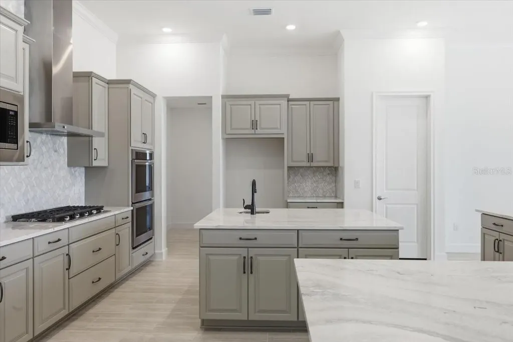 910 Signet Apollo Beach FL 33572