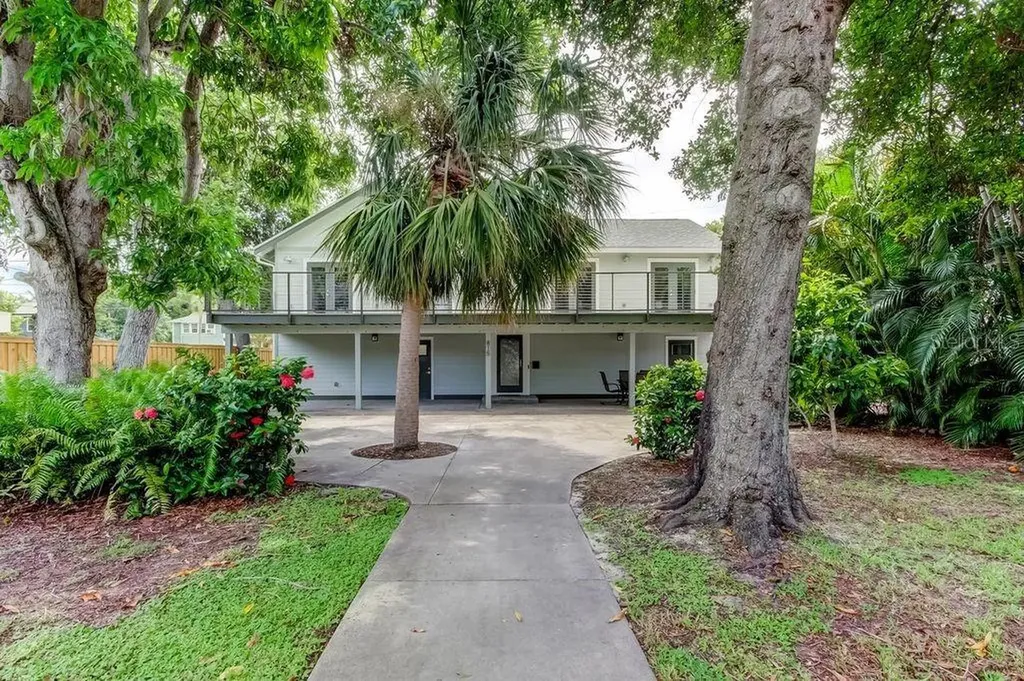 815 8th Street N St Petersburg FL 33701
