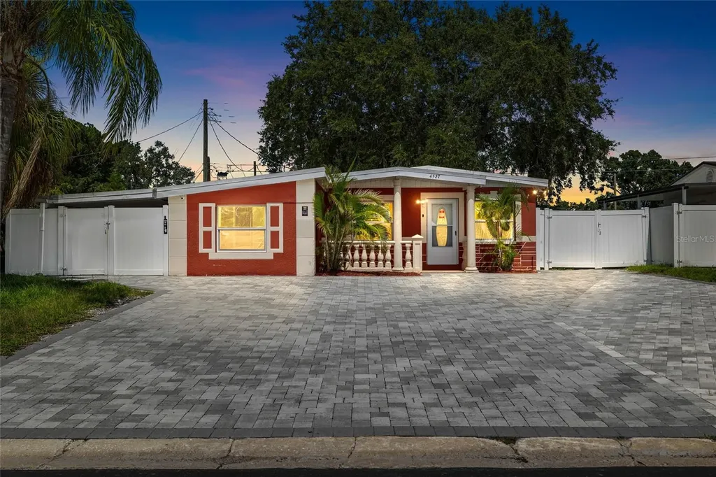 4527 Fountainbleau Road Tampa FL 33634