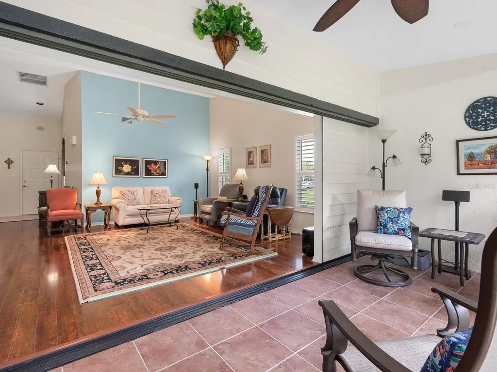 4004 Wilshire Circle E Sarasota FL 34238