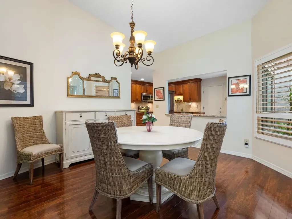 4004 Wilshire Circle E Sarasota FL 34238