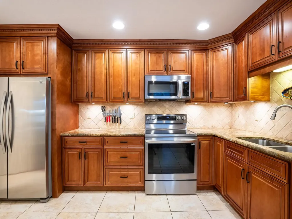 4004 Wilshire Circle E Sarasota FL 34238