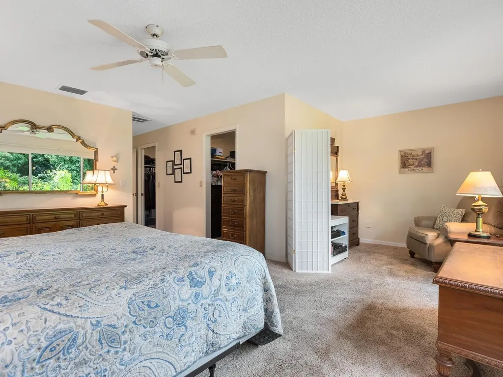 4004 Wilshire Circle E Sarasota FL 34238