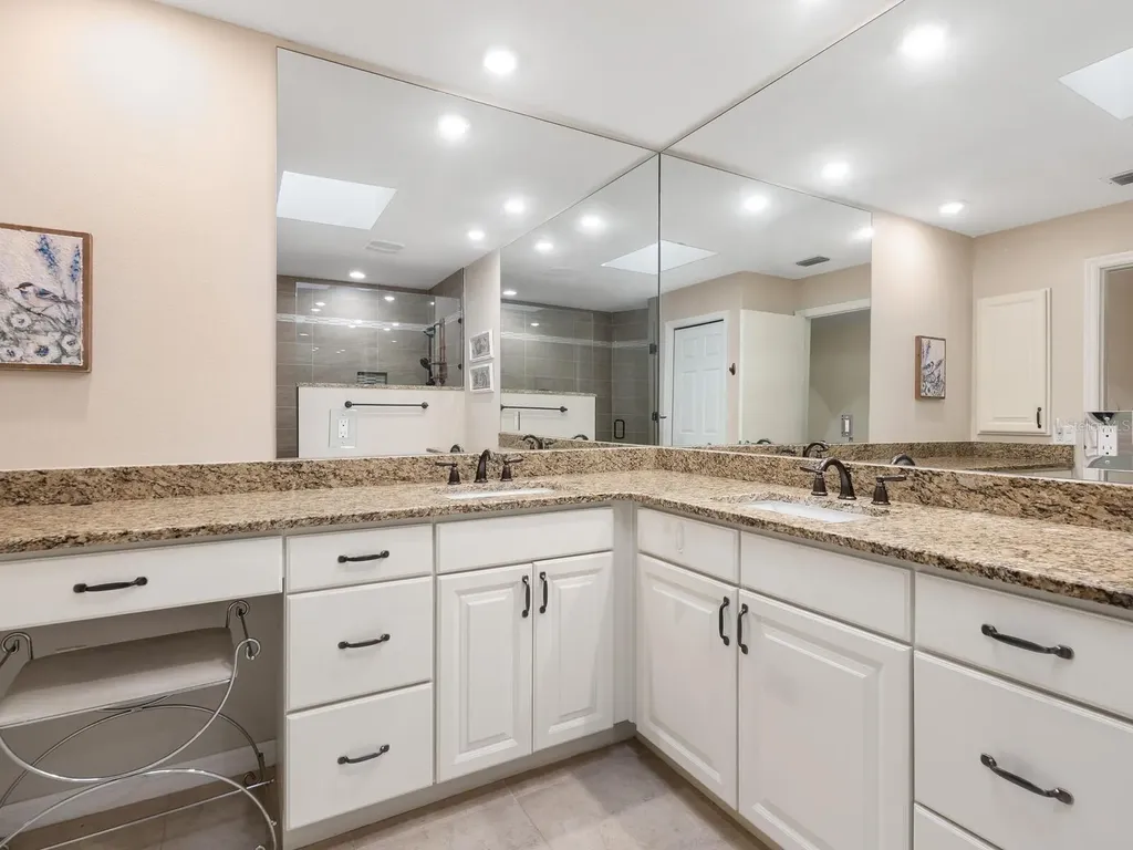 4004 Wilshire Circle E Sarasota FL 34238