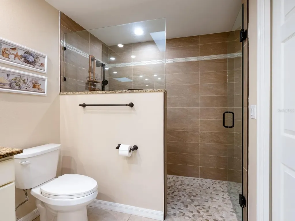 4004 Wilshire Circle E Sarasota FL 34238