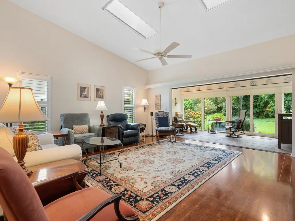 4004 Wilshire Circle E Sarasota FL 34238