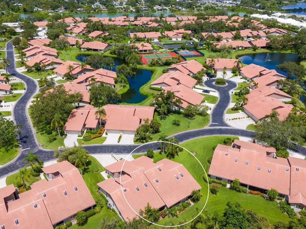 4004 Wilshire Circle E Sarasota FL 34238