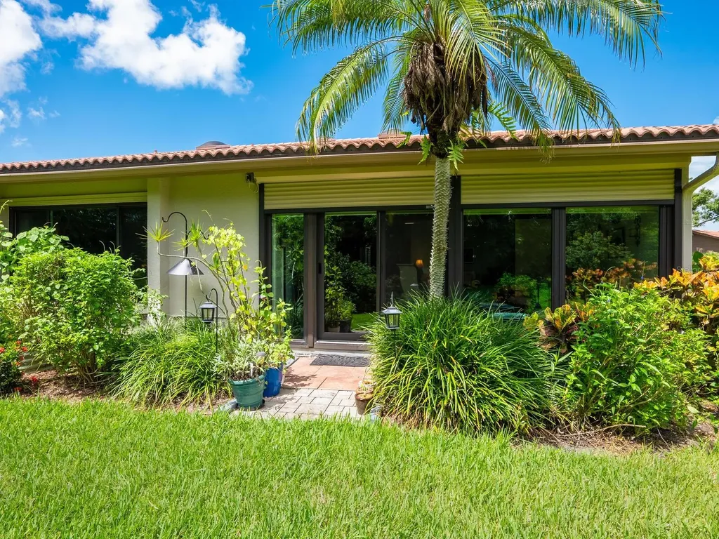 4004 Wilshire Circle E Sarasota FL 34238