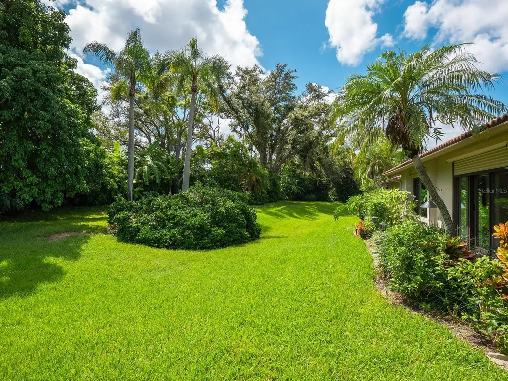 4004 Wilshire Circle E Sarasota FL 34238
