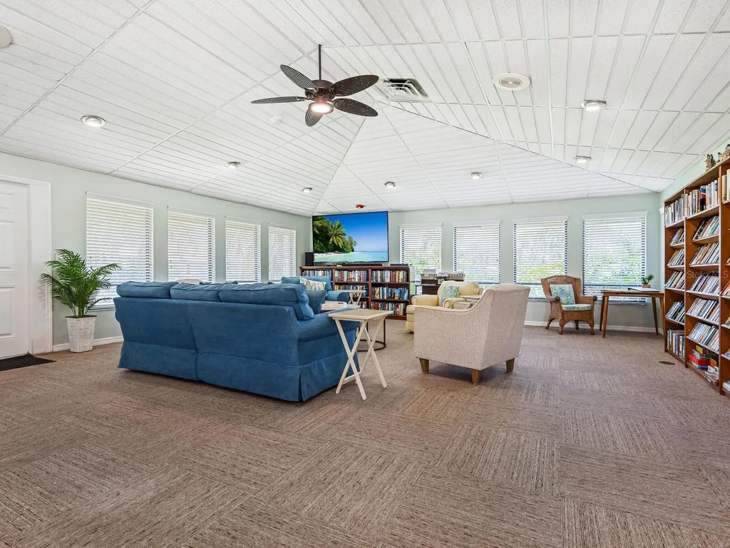 4004 Wilshire Circle E Sarasota FL 34238