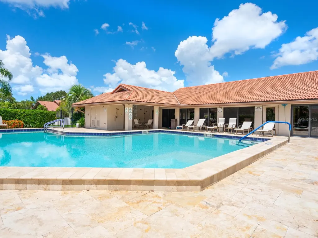 4004 Wilshire Circle E Sarasota FL 34238