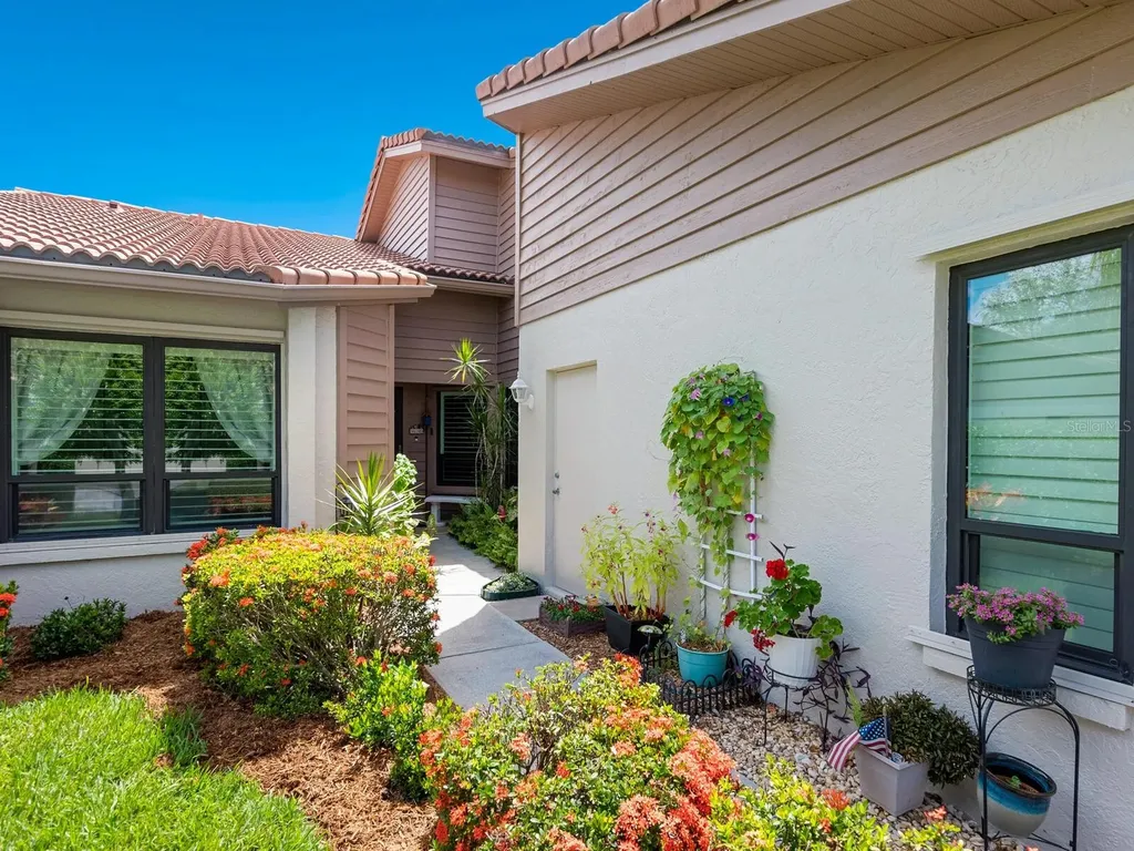 4004 Wilshire Circle E Sarasota FL 34238