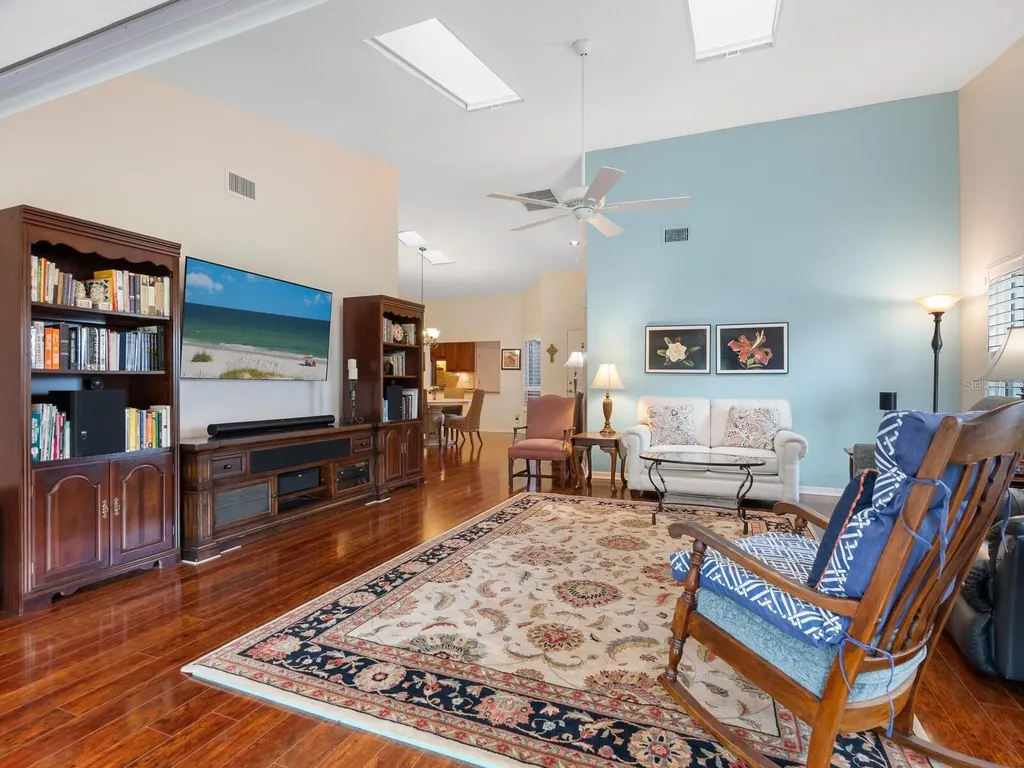 4004 Wilshire Circle E Sarasota FL 34238