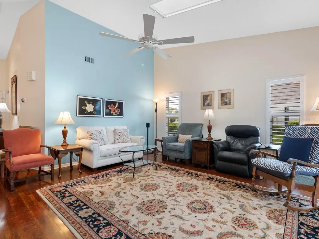 4004 Wilshire Circle E Sarasota FL 34238