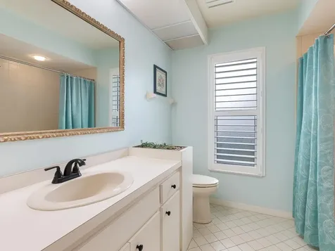 4004 Wilshire Circle E Sarasota FL 34238