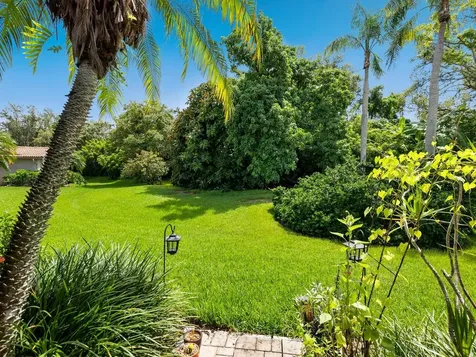 4004 Wilshire Circle E Sarasota FL 34238